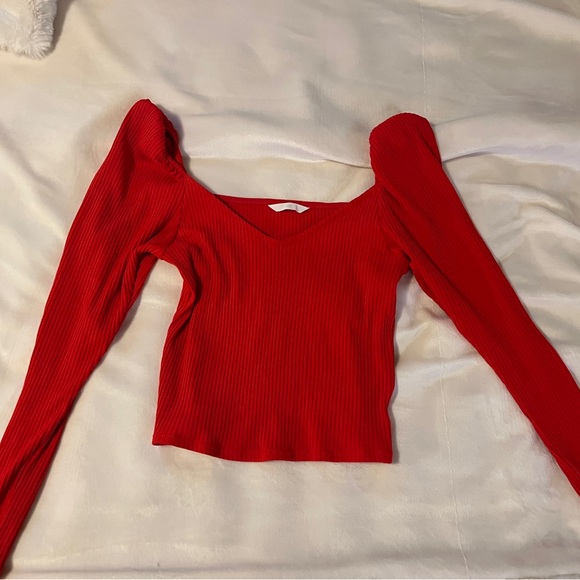 Red H&M puff sleeve, long sleeve top. Stretchy ribbed material. - Picture 3 of 3